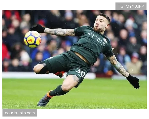 奥塔门迪凭借丰富经验助力球队防线更加稳固 奥塔门迪凭借丰富经验助力球队防线更加稳固