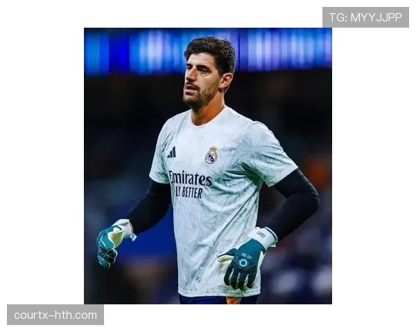 库尔图瓦荣膺世界最佳门将，状态火热迎战新赛季挑战